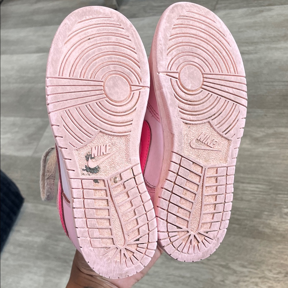 Pink Dunks - Picture 5 of 5